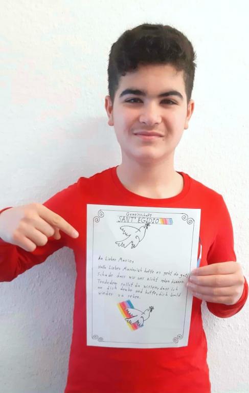 In Zeiten der Coronakrise ist Sant'Egidio besonders den alten Menschen nahe, die isoliert sind. Die Jugend für den Frieden und die Kinder zeigen ihre Zuneigung zu den älteren Menschen